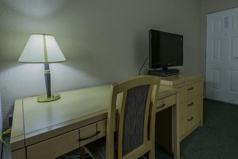 Motel Howard Johnson By Wyndham Downtown 3*